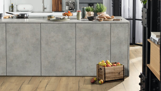 ¿Suelo laminado o suelo vinílico? La guía definitiva para elegir el mejor suelo para tu hogar en 2026