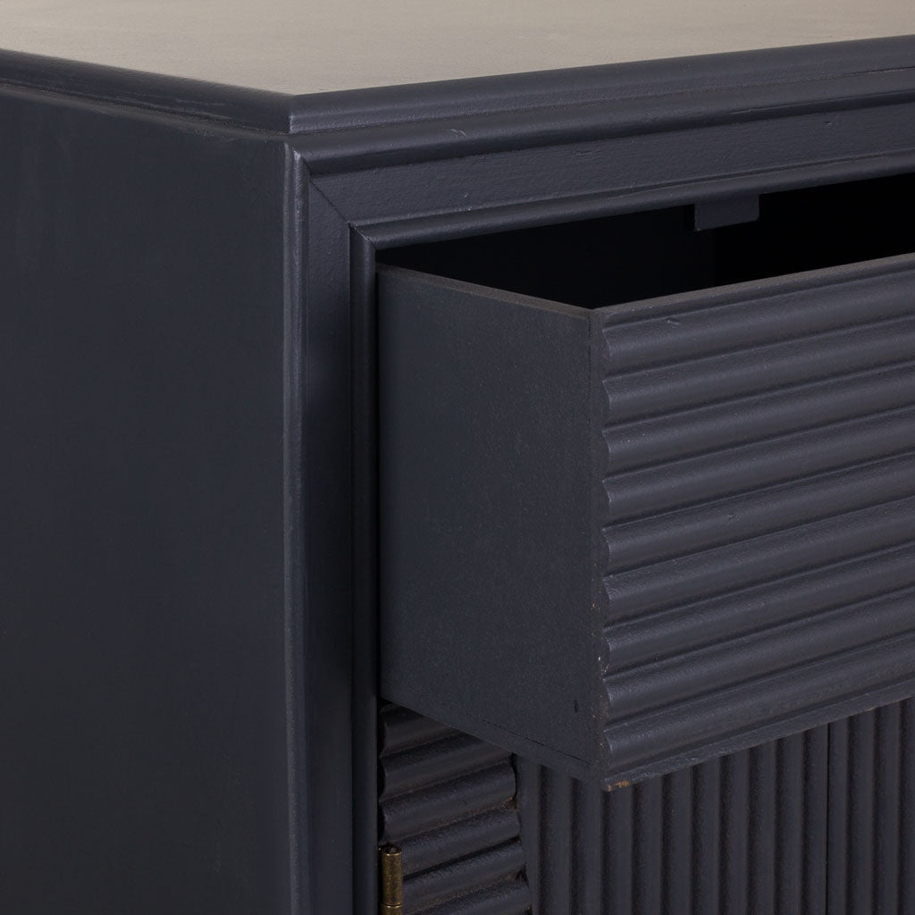 🛏️ Mesita de Noche Colección NIA 1 Puerta y 1 Cajón – Gris Antracita con Detalles Dorados