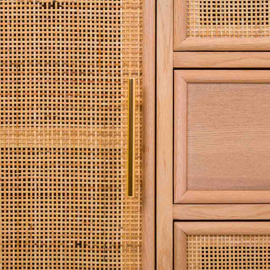 🪵 APARADOR TRENTO – MDF Y REJILLA DE CAÑA, 2 PUERTAS Y 3 CAJONES, 120x40,5x81 CM