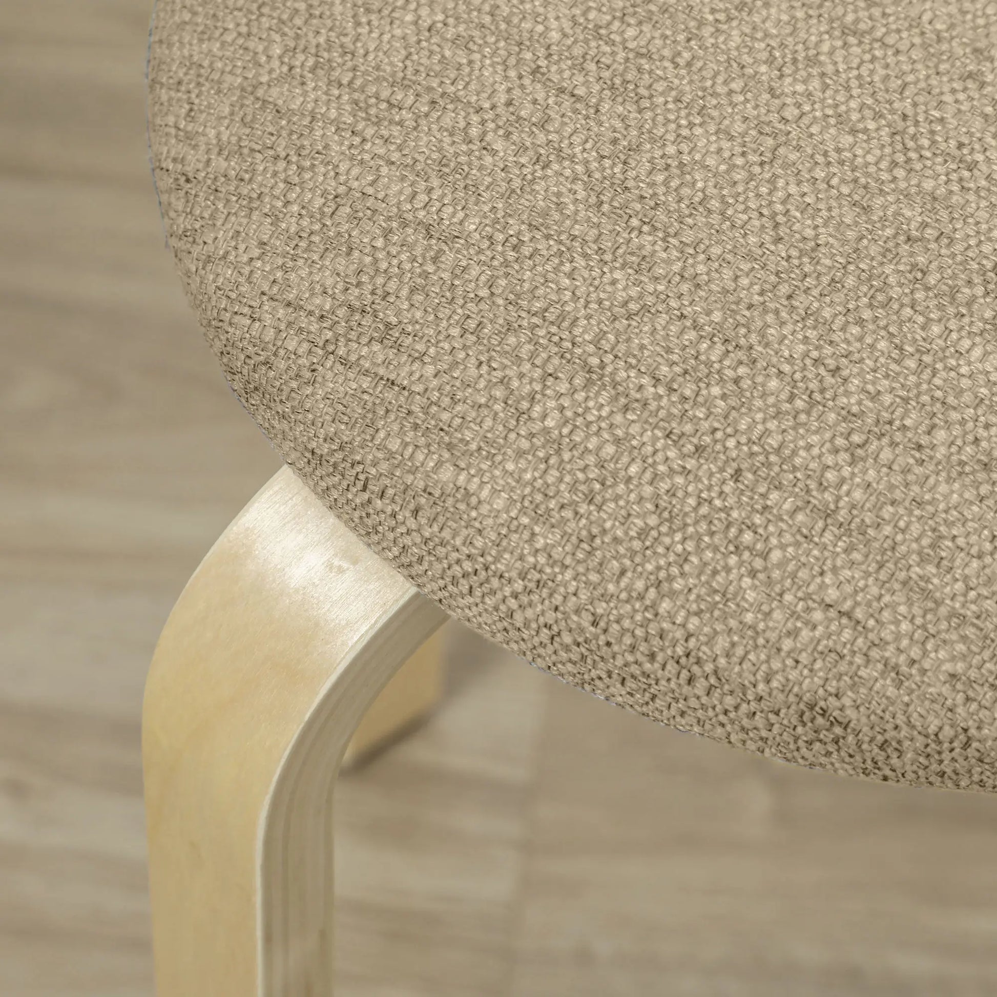JUEGO DE 4 TABURETES APILABLES DE MADERA CON ASIENTO ACOL CAQUI – MODELO KENIA image 4