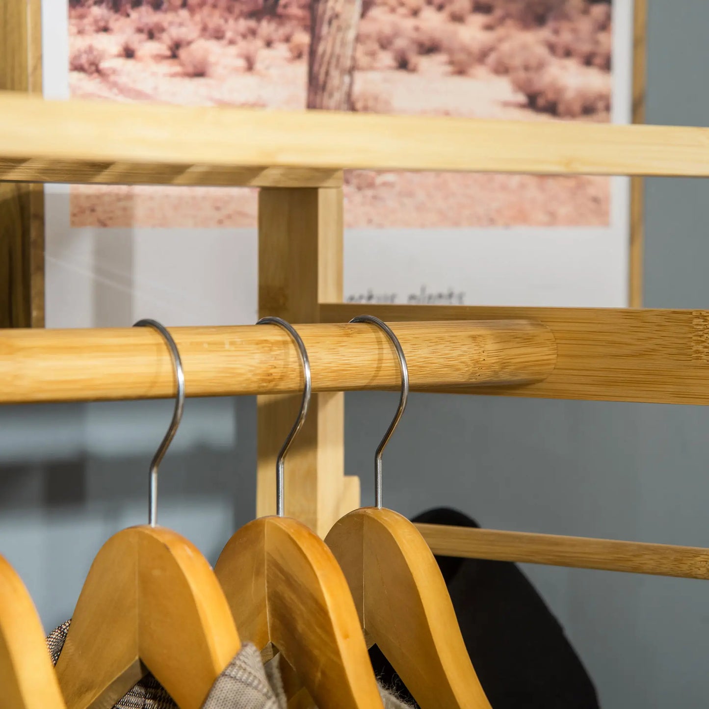 👕 PERCHERO BURRO DE BAMBÚ 90 CM CON BARRA, ESTANTES Y GANCHOS – MADERA NATURAL