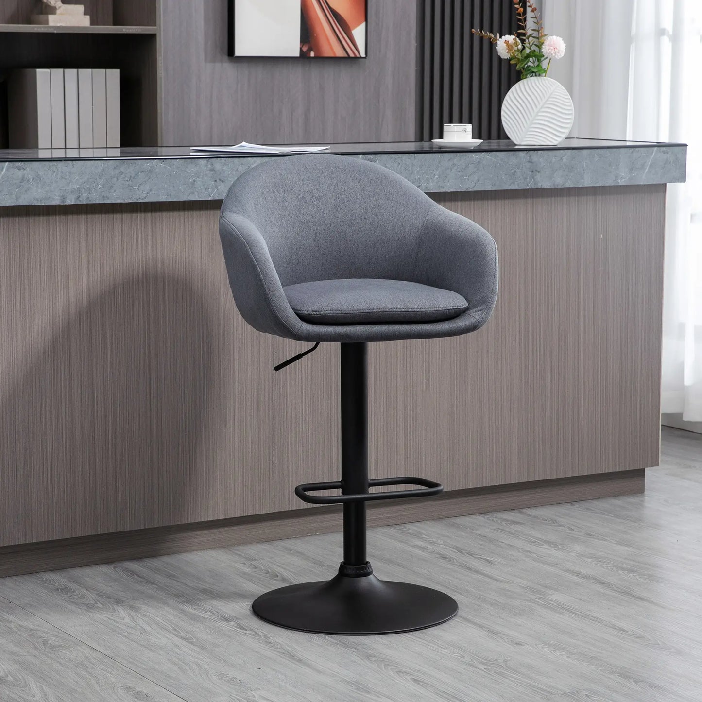 🪑 Taburete de Bar Regulable Tapizado en Tela Gris Oscuro – Giratorio 360° con Reposapiés y Base de Acero