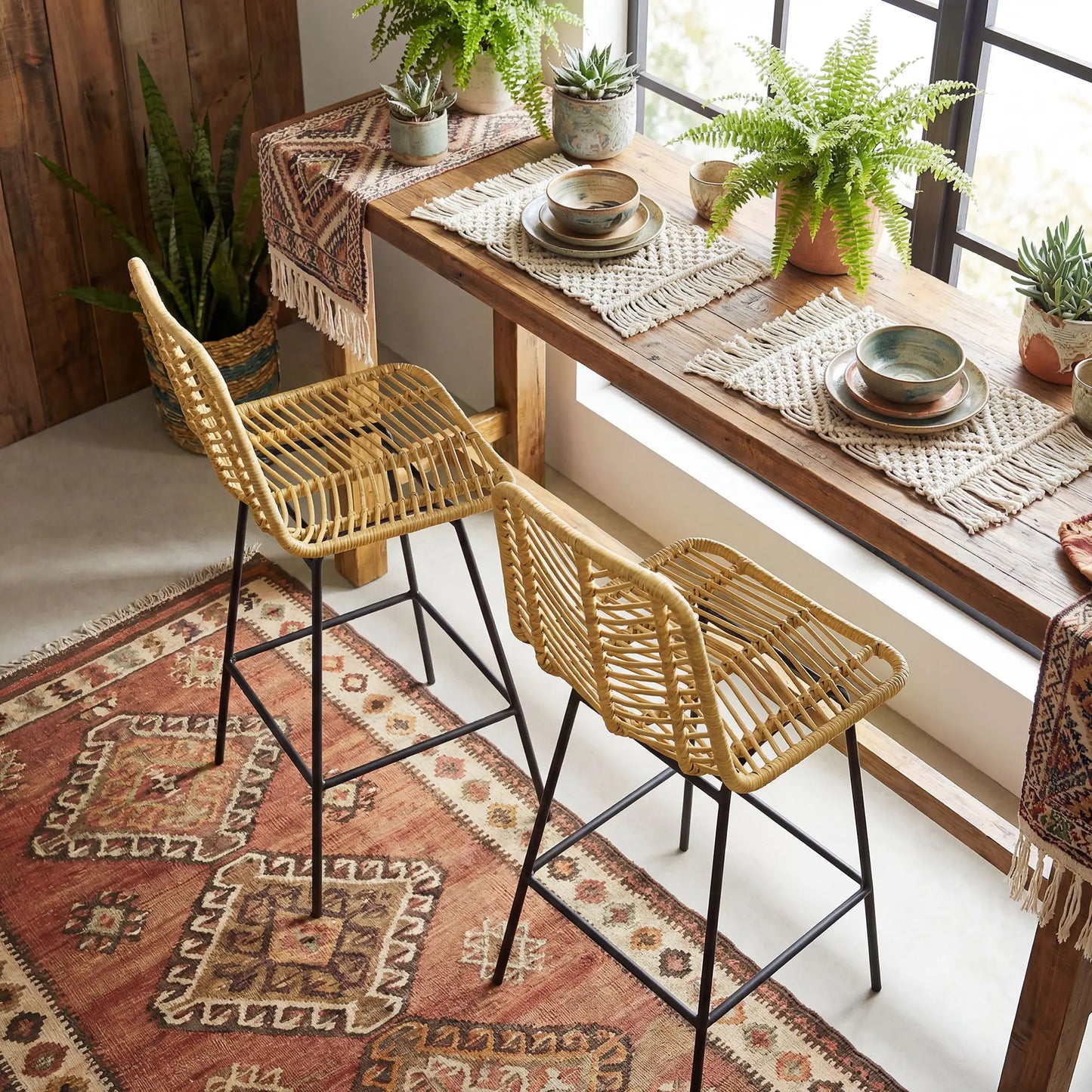 🪑 Juego de 2 Taburetes Altos de Cocina con Asiento de Ratán Sintético – Estilo Boho con Patas de Acero Negro